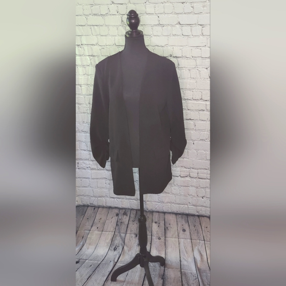Rouched sleeve blazer